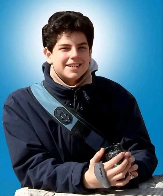 Carlo y los jóvenes con canas