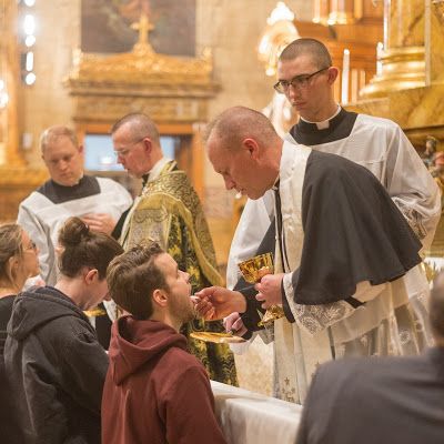 El regreso del comulgatorio